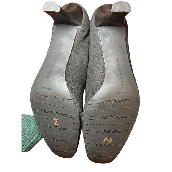 Stuart Weitzman Women 8.5 N Black Suede Perforated Textured Low Pump Heels - Picture 10 of 13